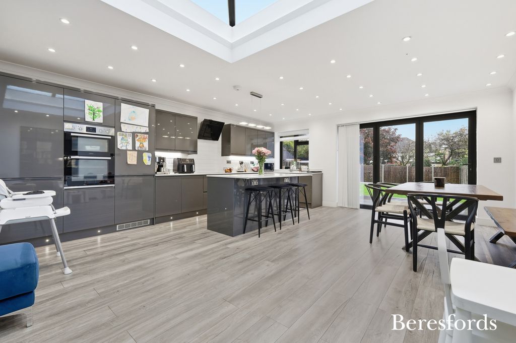 Property photo 3 of 26 Picture No. 31