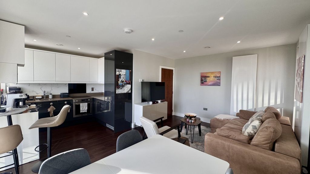 Property photo 3 of 11