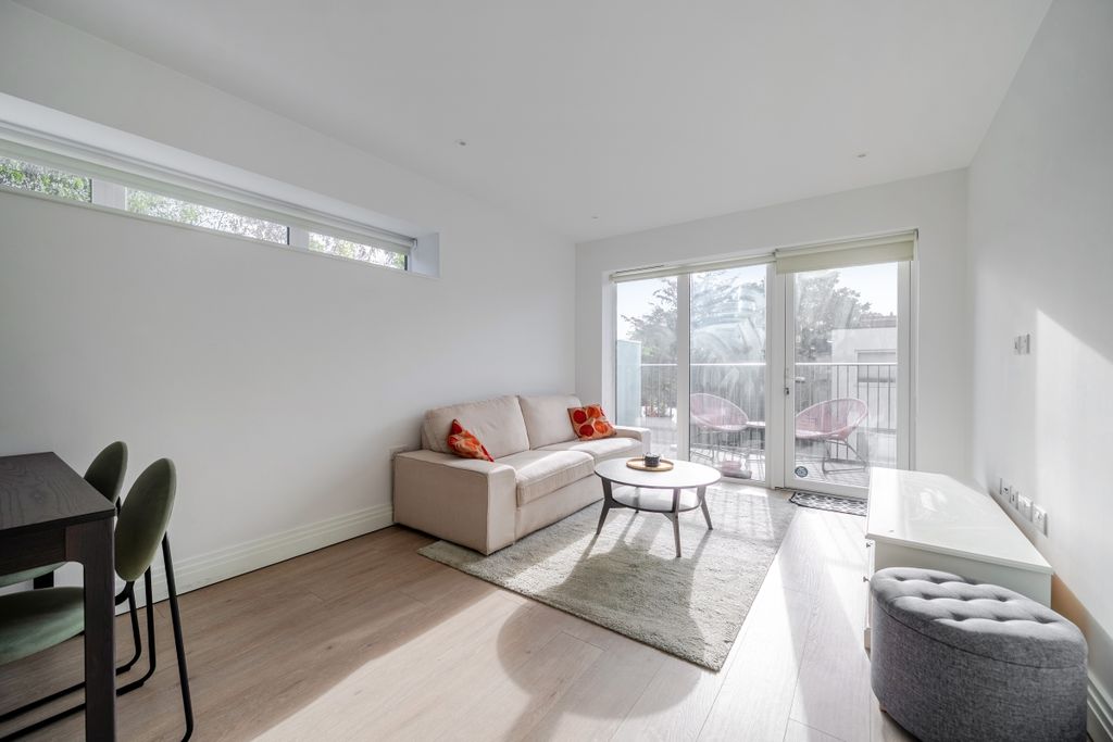 Property photo 2 of 18 1524908-18-6Ab2Aa...