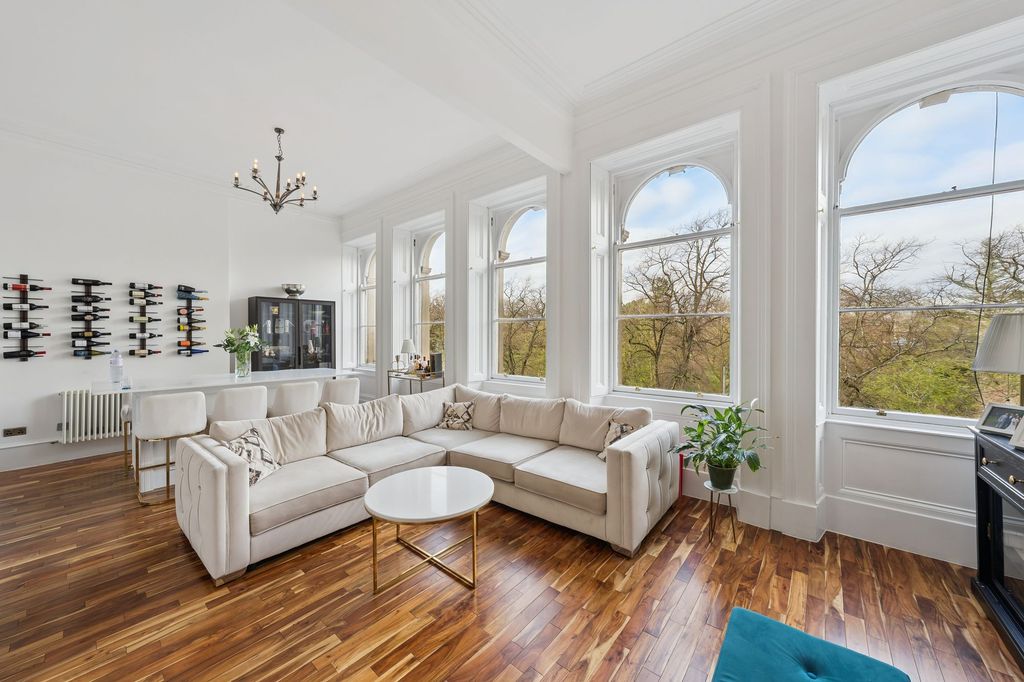 Property photo 2 of 27