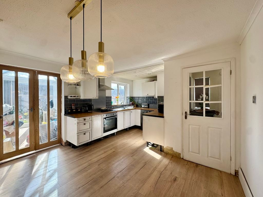 Property photo 3 of 16 Photo 4