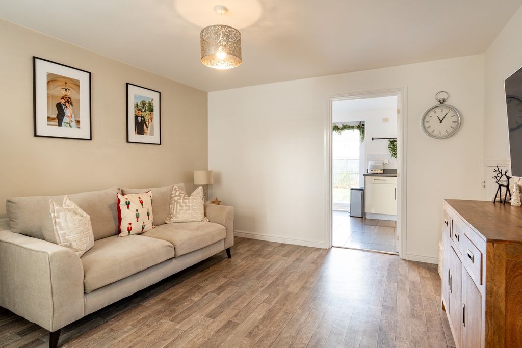 Property photo 2 of 24 Cefn Adda Close-7 2