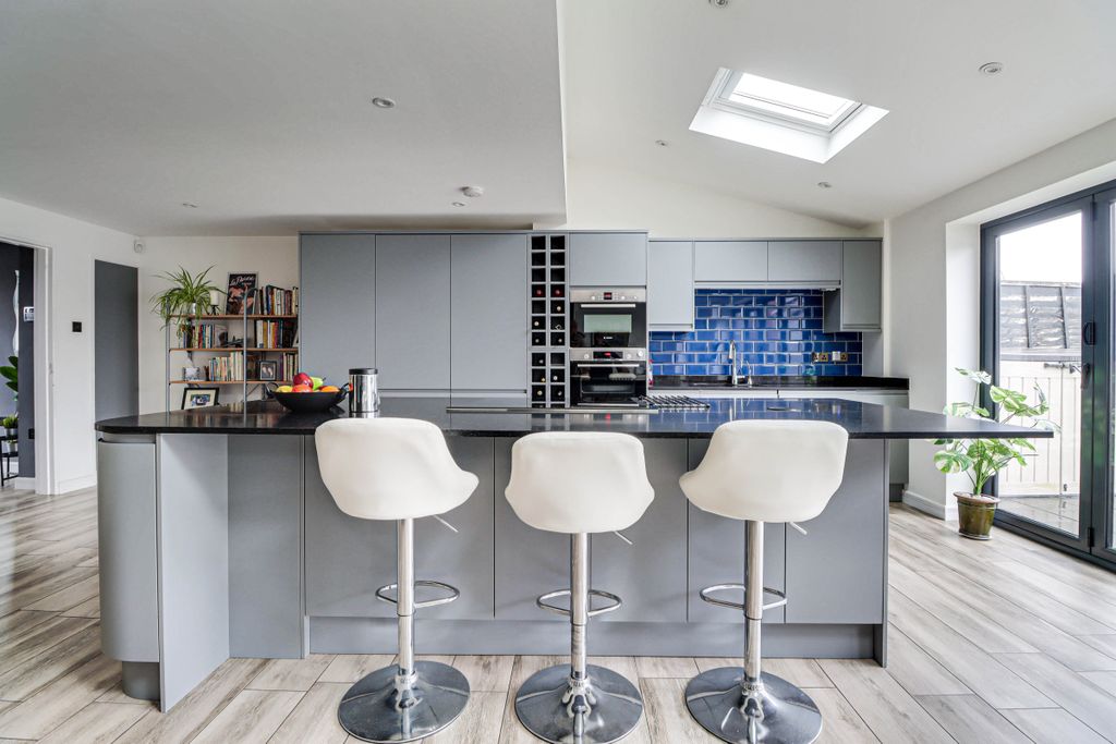 Property photo 3 of 25 Kitchen/Dining Room