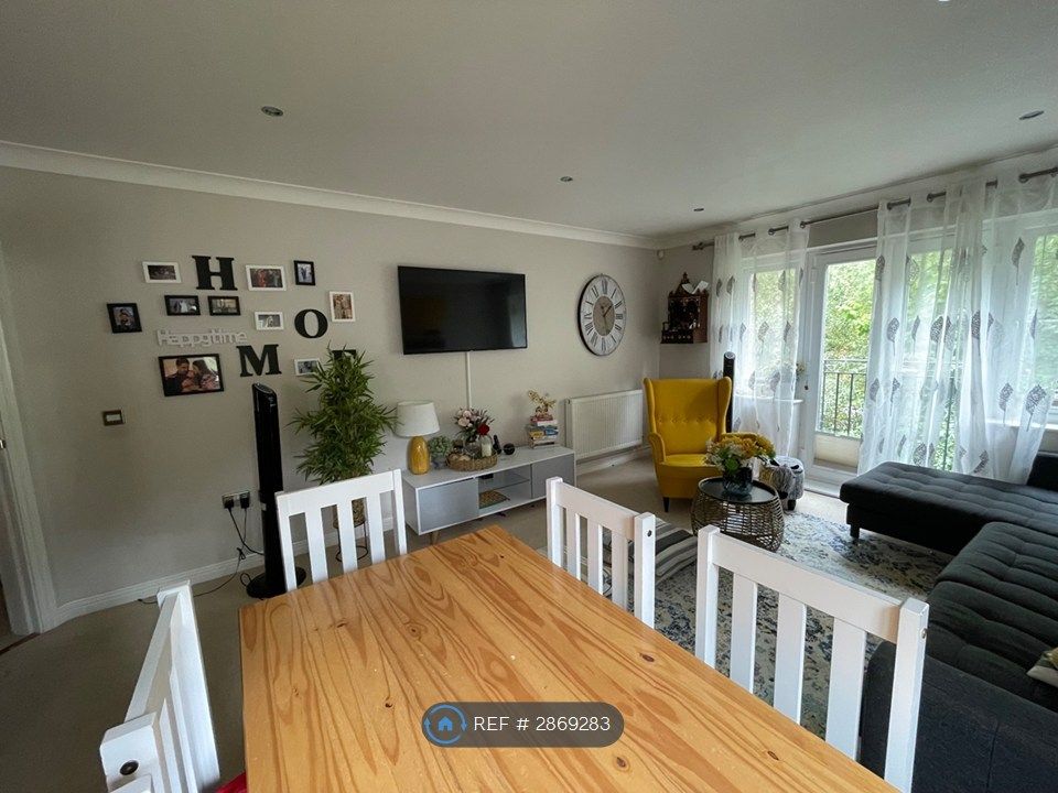 Property photo 3 of 9 Living Room