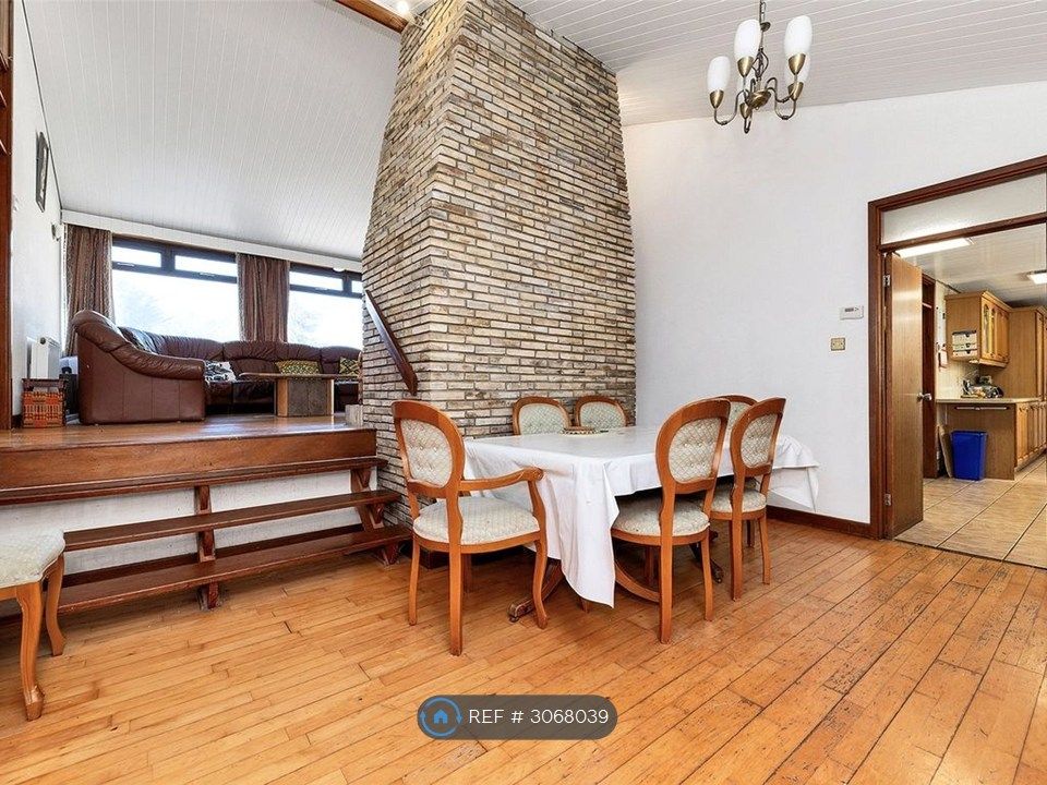 Property photo 3 of 9 Dining Room