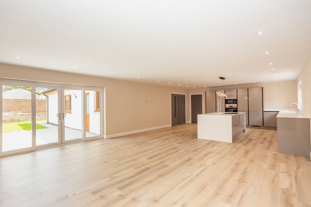 Property photo 3 of 46 Kitchen/Lounge/Diner