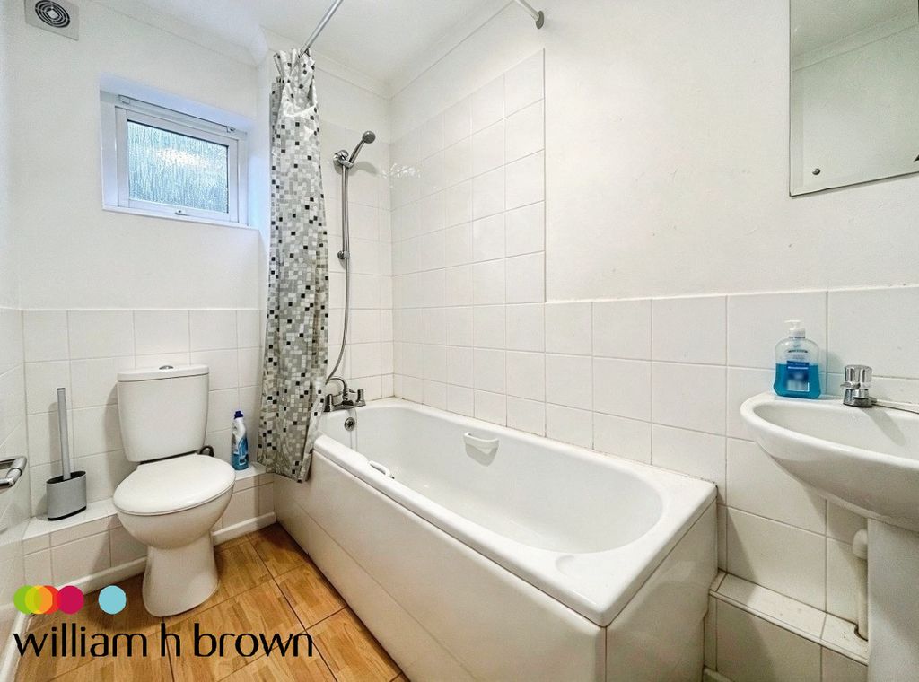 Property photo 2 of 7 Bathroom