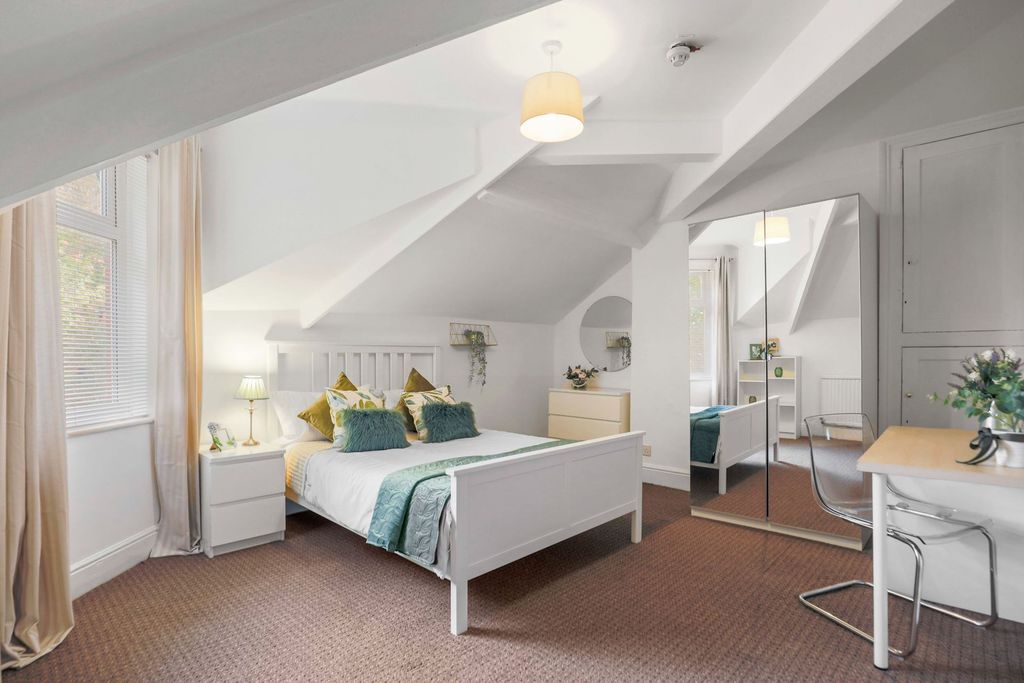 Property photo 1 of 10 Photo 9