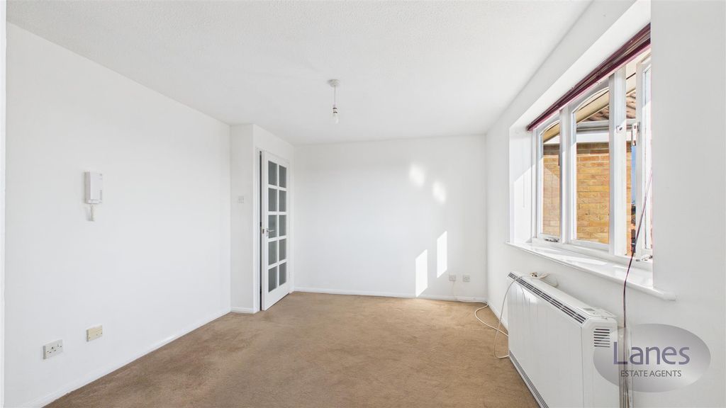 Property photo 3 of 7 Cam04248G0-Pr0126-Still005.Jpg
