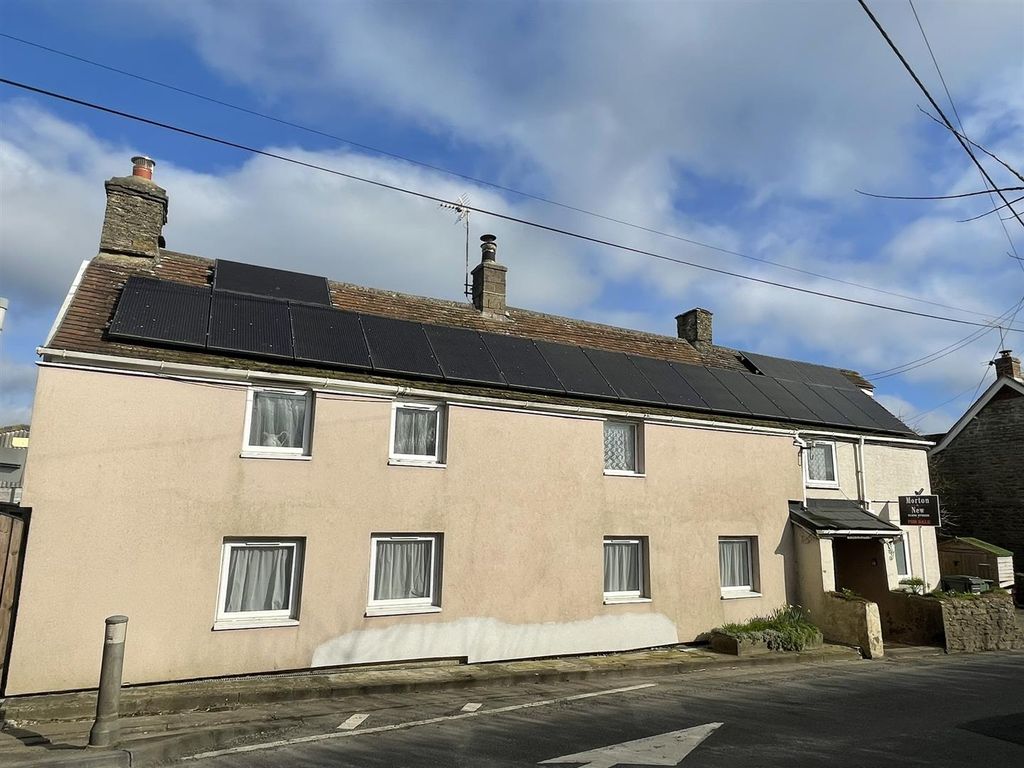 Property photo 1 of 10 Outside Image