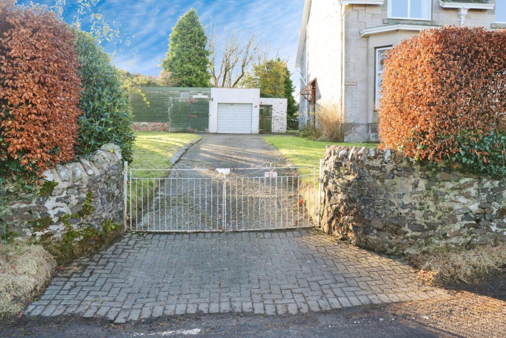 Property photo 2 of 22