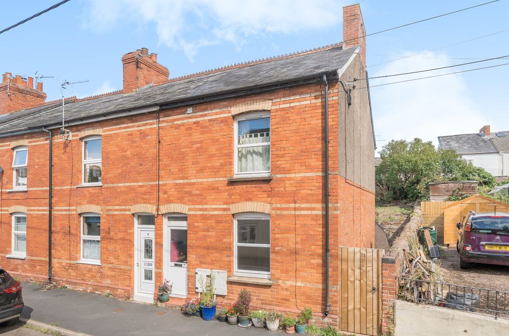 Property photo 1 of 10 7A Crow Green