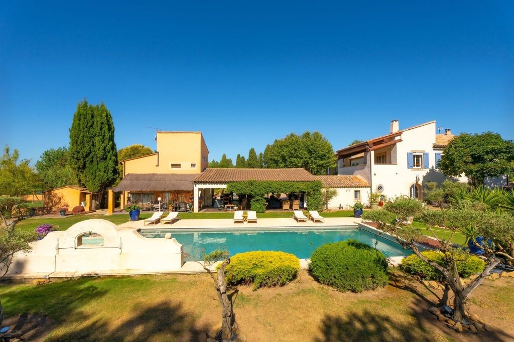 Property photo 1 of 9 Unique Property Between Aix-En-Provence And The Alpilles