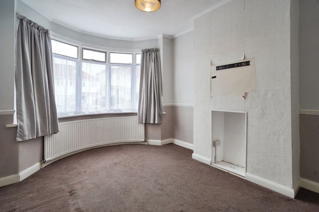 Property photo 2 of 17 Lounge