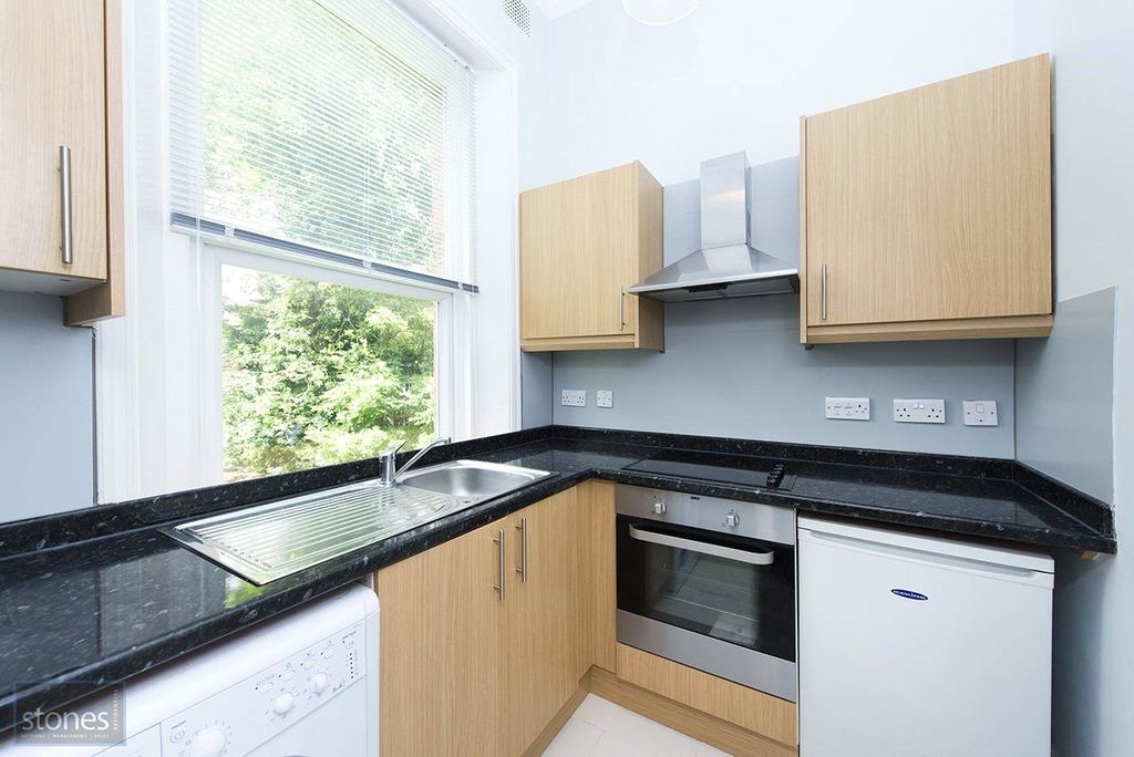 Property photo 2 of 8 Kitchen