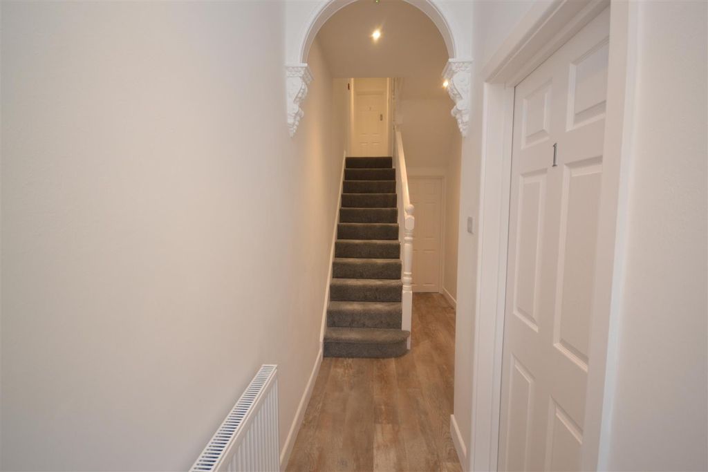 Property photo 2 of 11 2. Hallway.Jpg