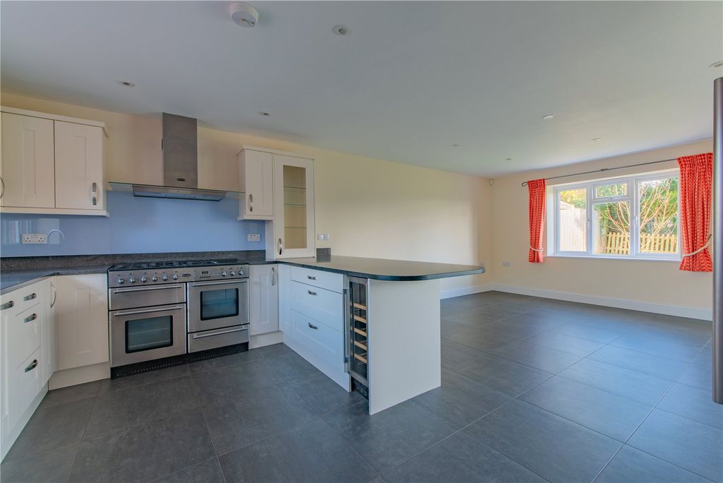 Property photo 2 of 18 Kitchen