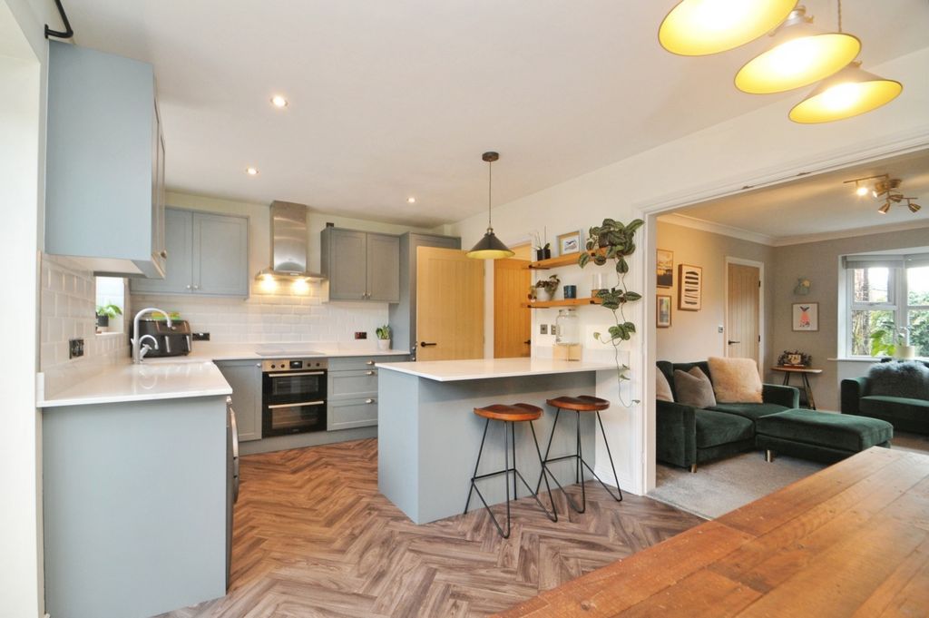 Property photo 2 of 37 Pbox-Img.Jpg