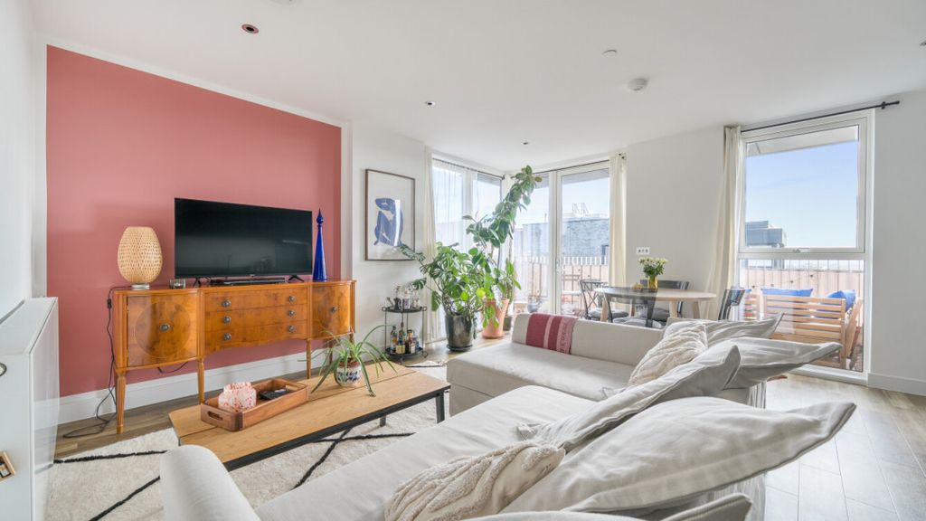 Property photo 3 of 18