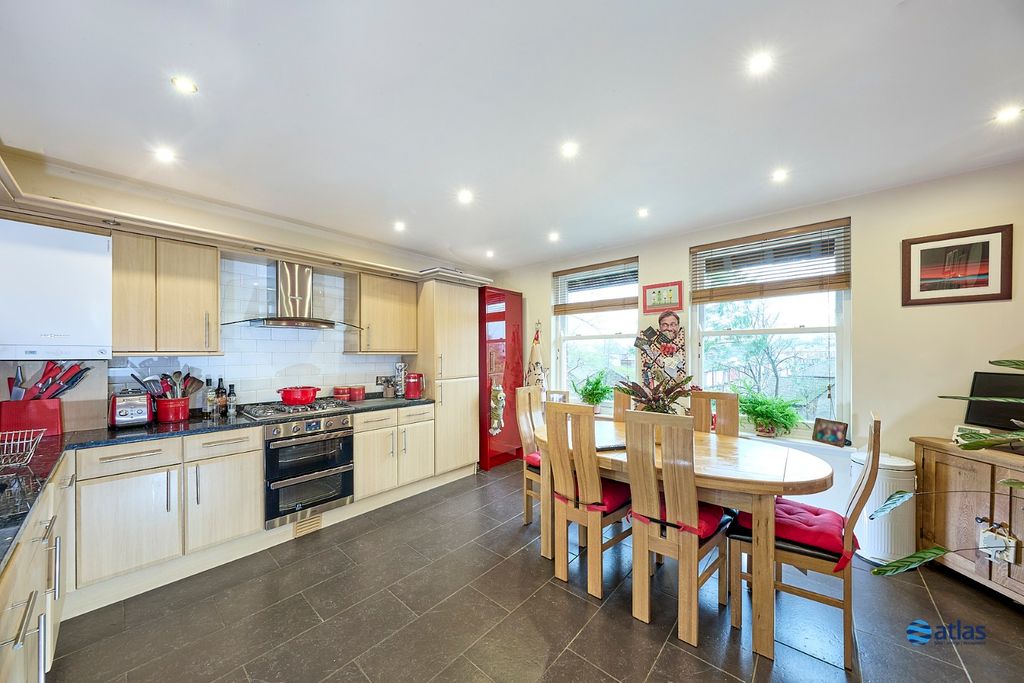 Property photo 3 of 14 Kitchen/Dining Room