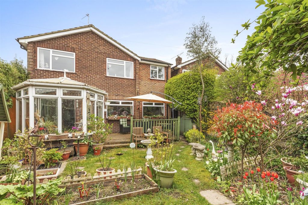 Property photo 2 of 17 Cascadia Close-3.Jpg