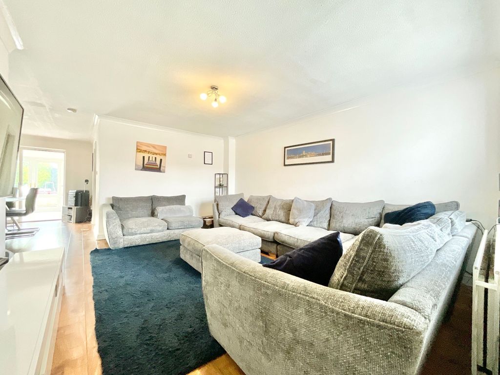 Property photo 2 of 31
