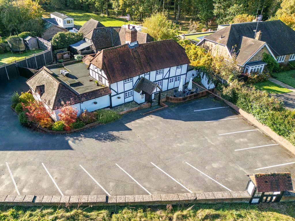 Property photo 1 of 9 Owen Isherwood_165 Windsor Road Chobham Gu24 8Qs_007.Jpg