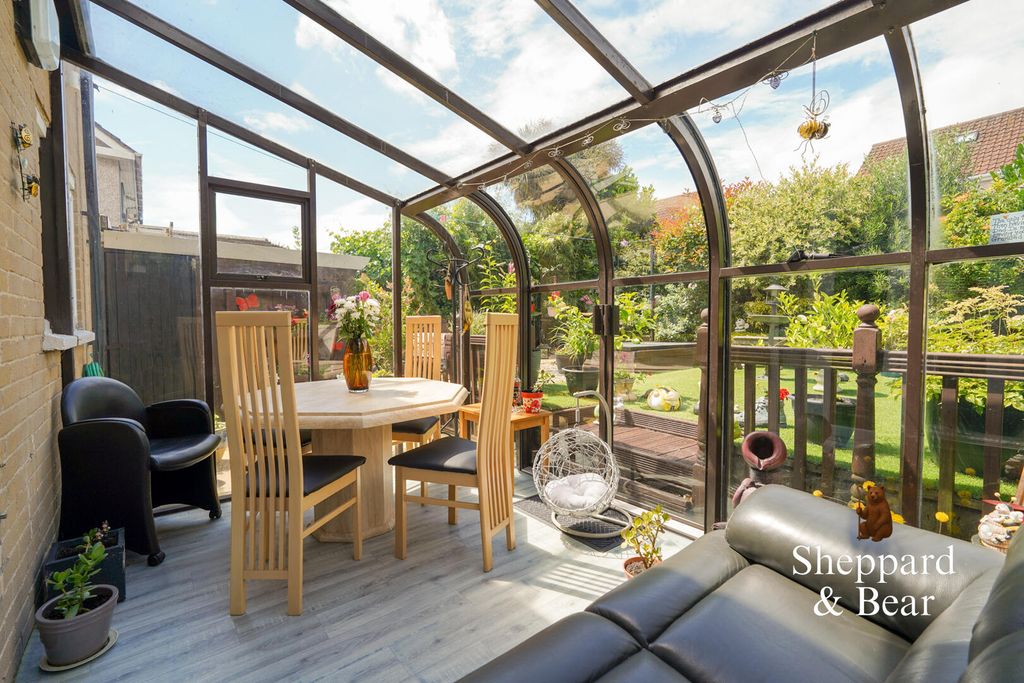 Property photo 2 of 29 Conservatory