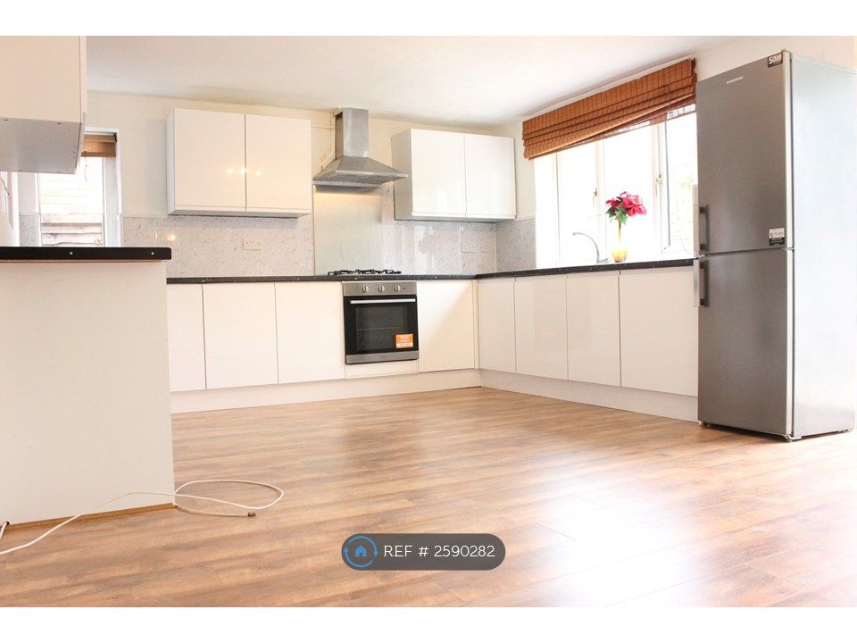 Property photo 3 of 35 Kitchen