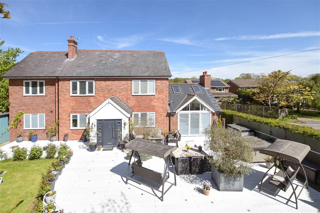 Property photo 1 of 19 External (Brochure)