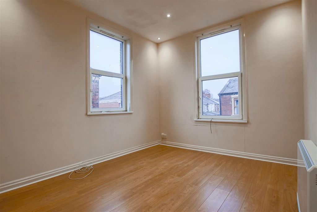 Property photo 3 of 9 2.Jpg