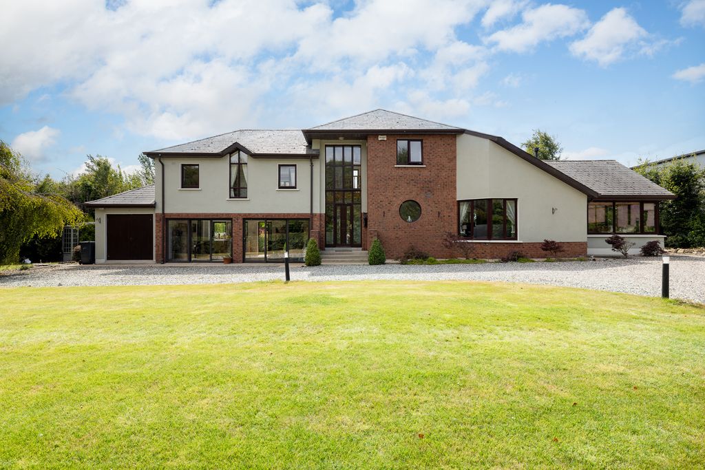 Property photo 2 of 84