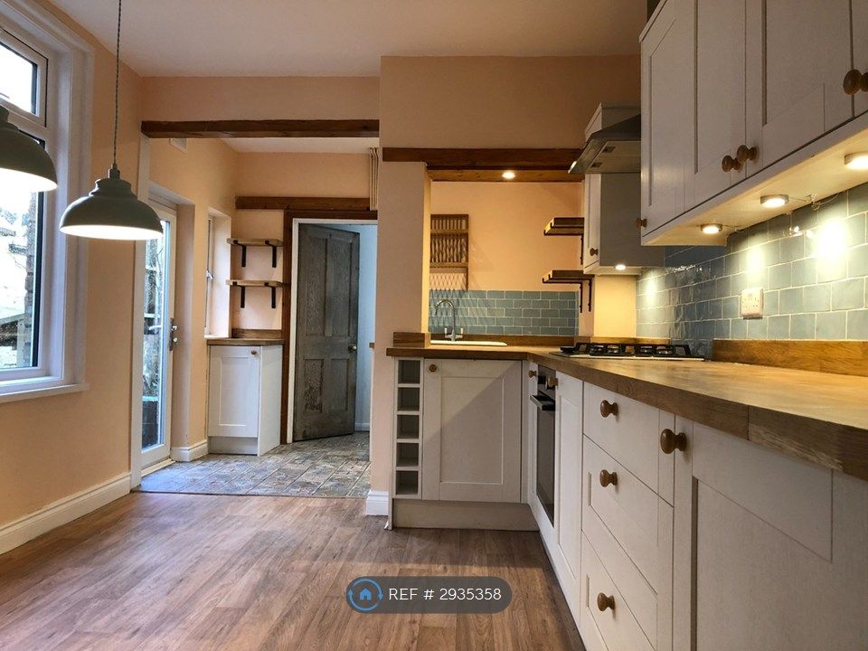 Property photo 2 of 11 Kitchen