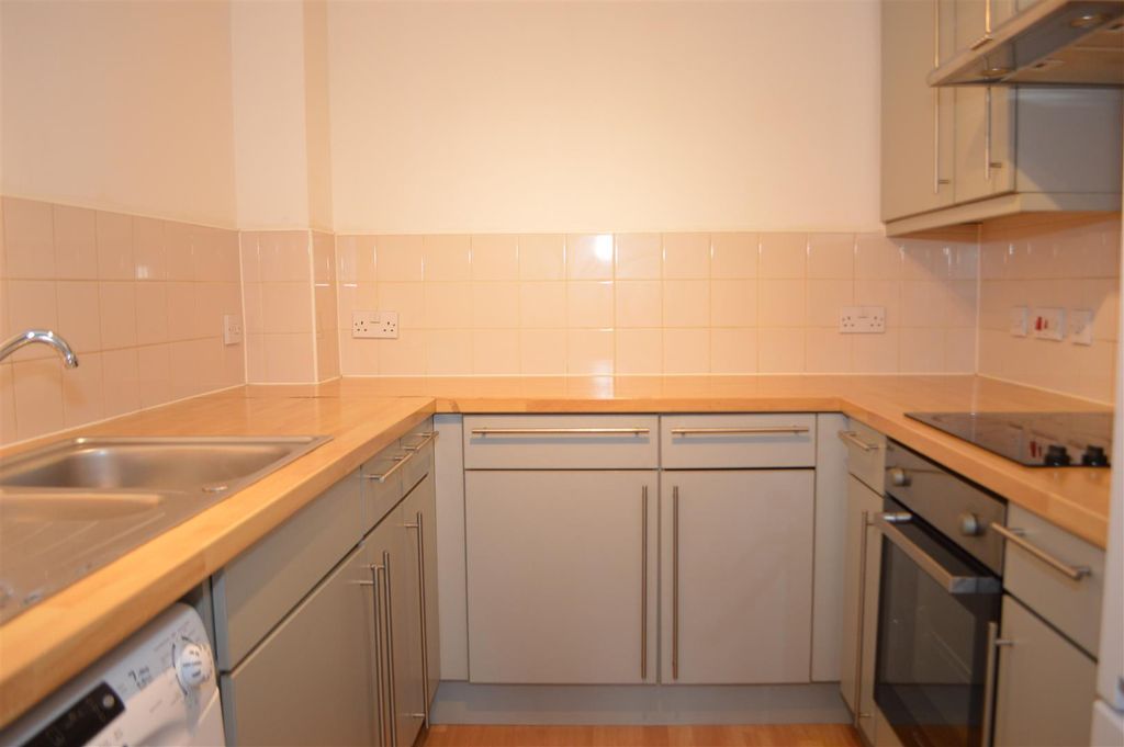 Property photo 3 of 7 Kitchen