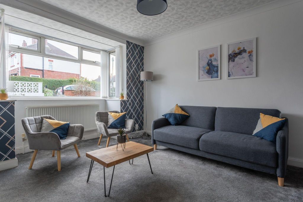 Property photo 1 of 7 Photo 0