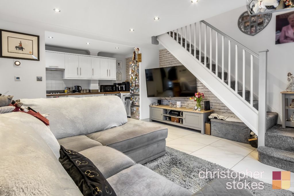 Property photo 2 of 13 4839584