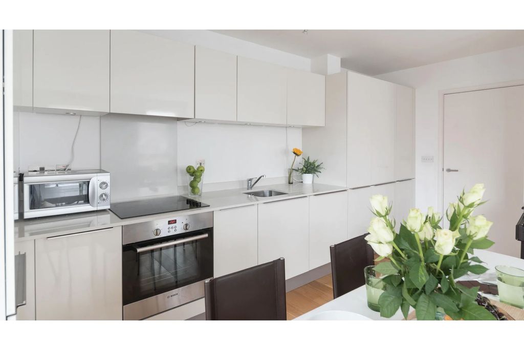 Property photo 3 of 6 Kitchen