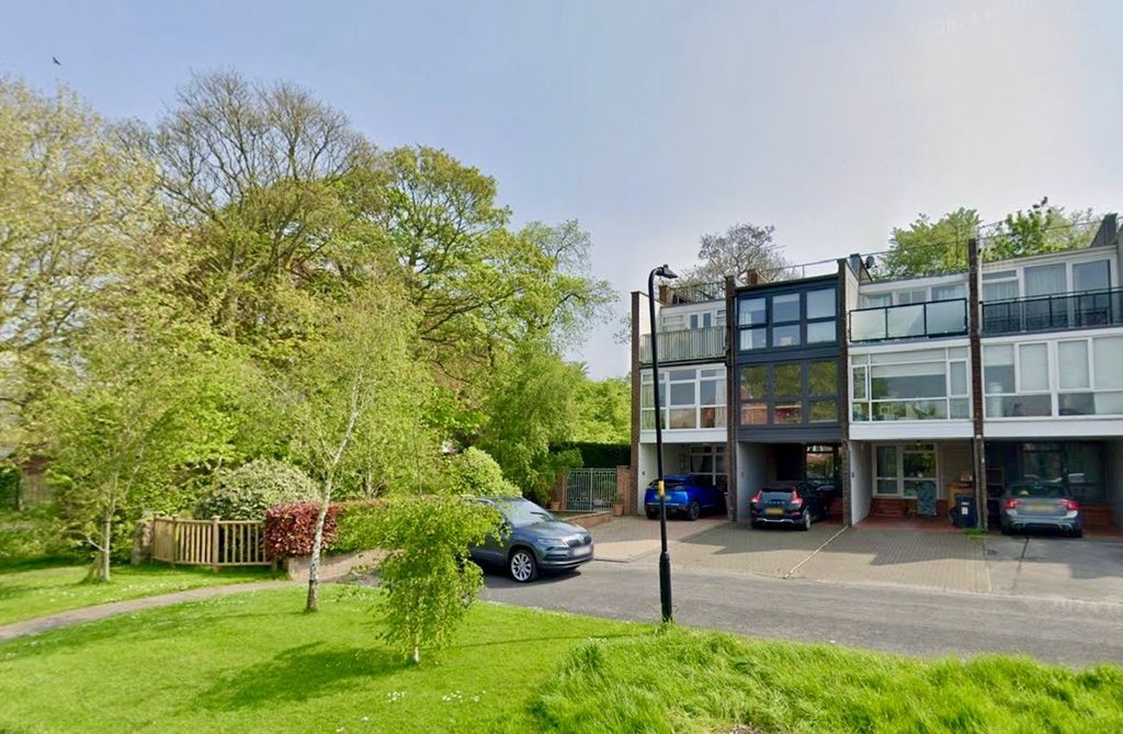 Property photo 1 of 16 Front