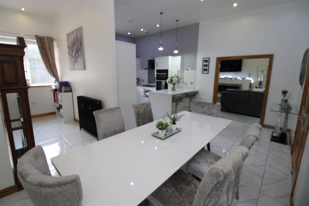 Property photo 2 of 35