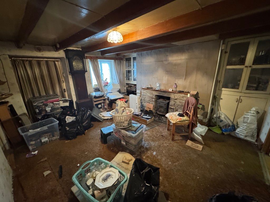Property photo 3 of 10 Living Room