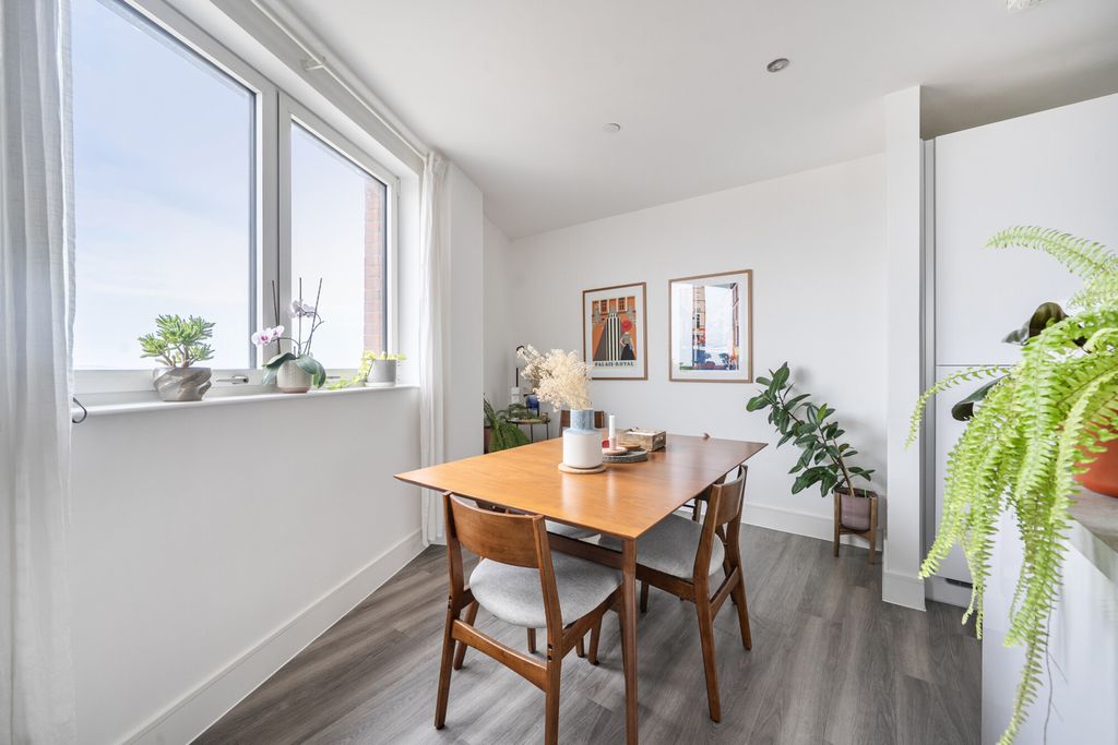 Property photo 3 of 23 1461135-23-6A2Fc7...