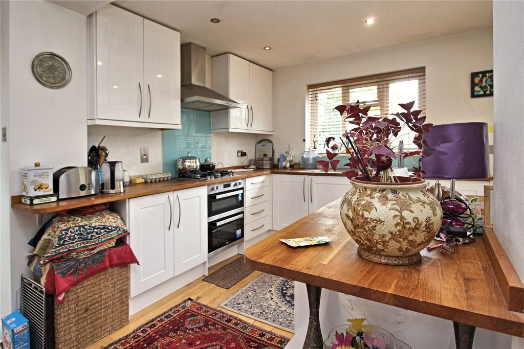 Property photo 3 of 16 Kitchen