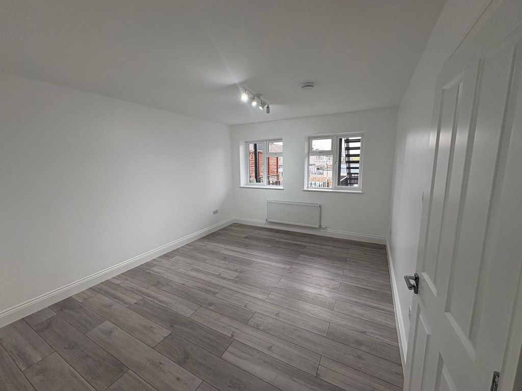 Property photo 3 of 7 Photo 2