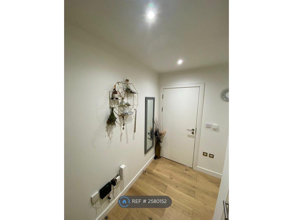 Property photo 2 of 21 Entrance
