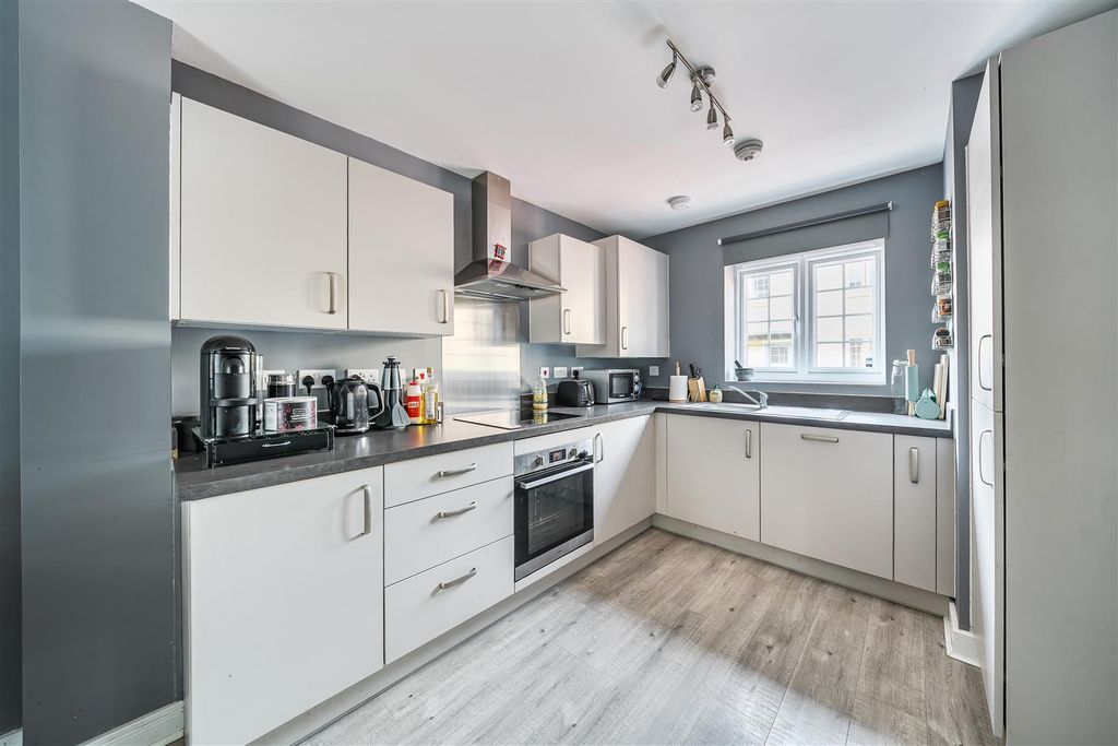 Property photo 2 of 18 1344286-11-68Ad7E2E8Faa0.Jpg