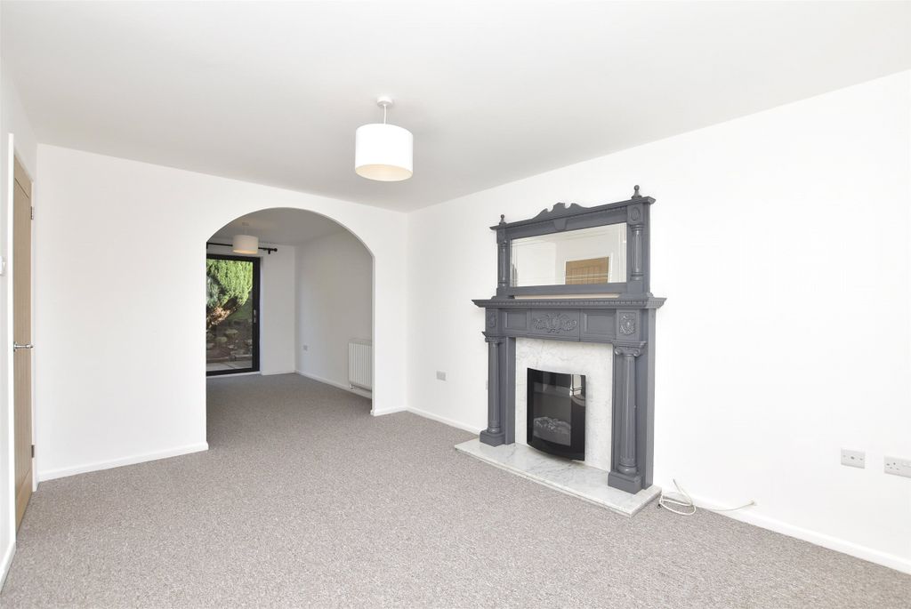 Property photo 3 of 19 Living Room