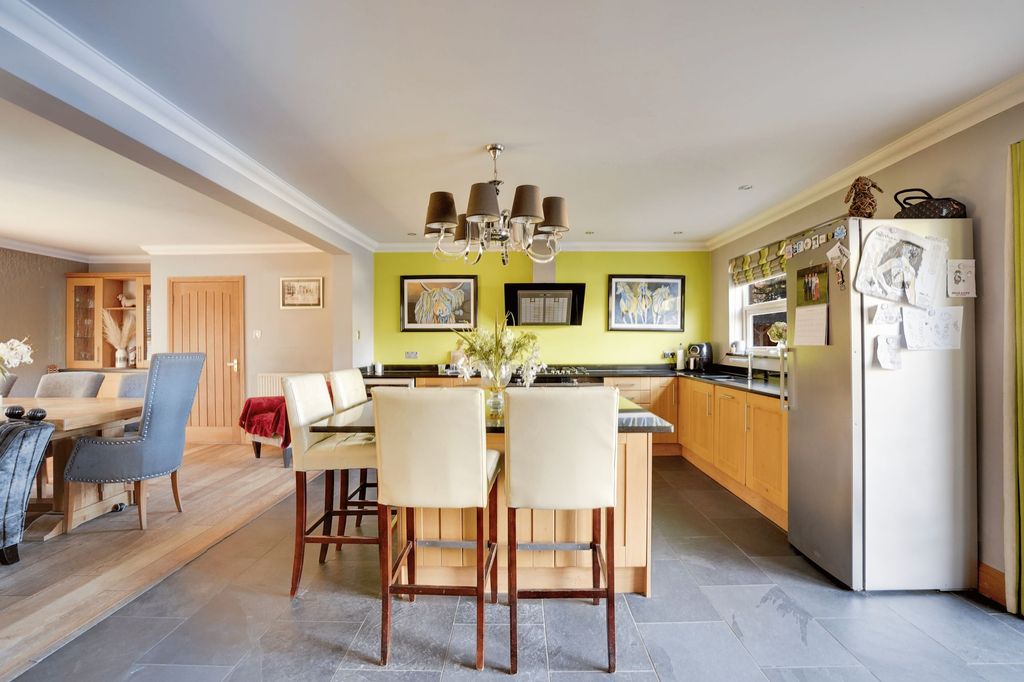 Property photo 2 of 42