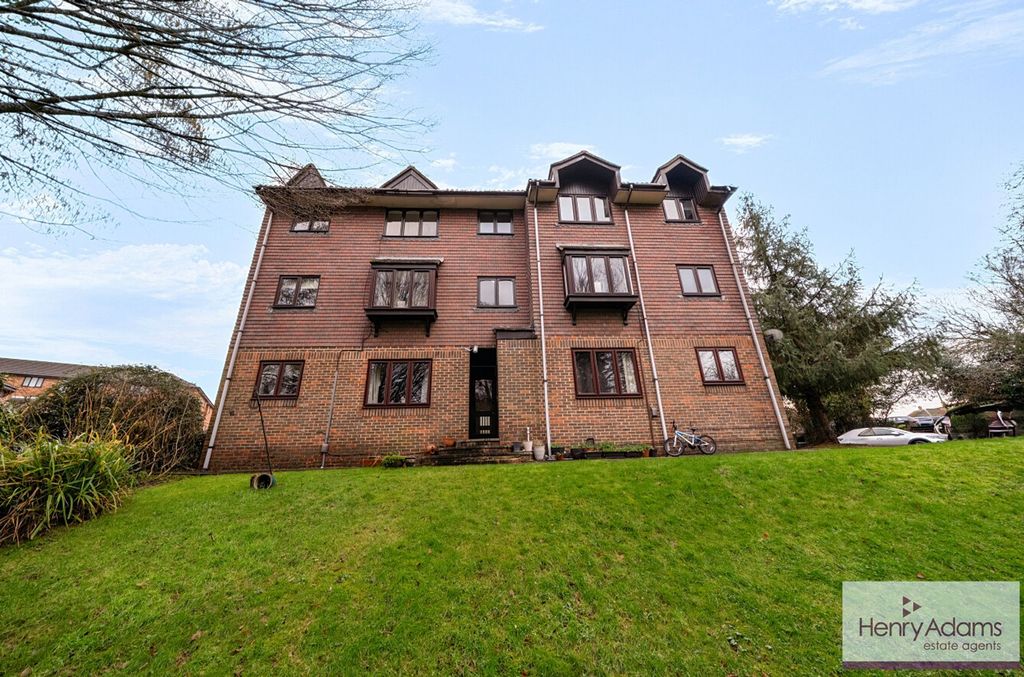 Additional image 13 of 2 bed flat for saleLongmead, Liss GU33