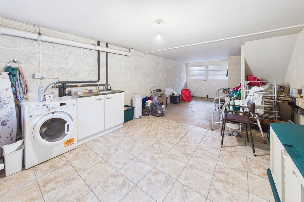 Property photo 3 of 14 Integral Garage