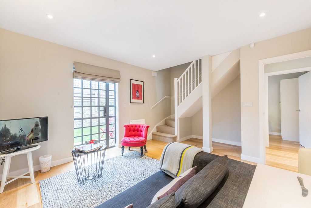 Property photo 2 of 23